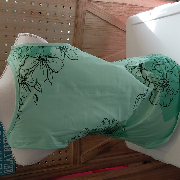 Floral Green Sleeveless Top - Picture 6 of 6
